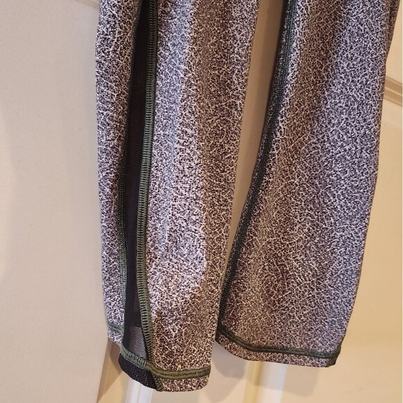 Lululemon gray and black mesh side cropped leggings size 4 - Picture 3 of 5
